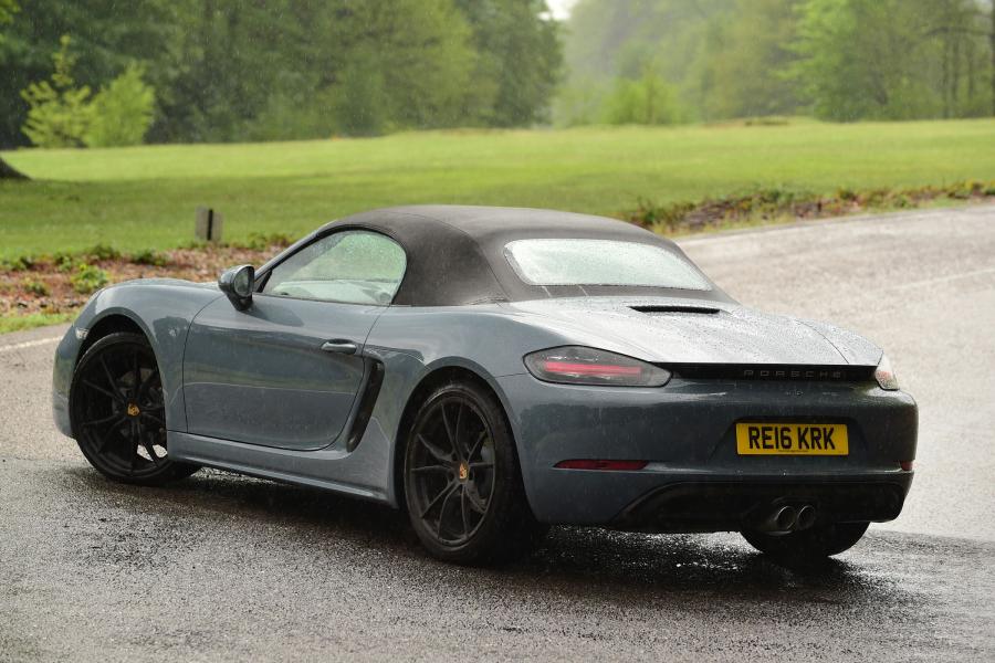  Porsche 718 Boxster 2016 года  (UK) (фото 29 из 30)